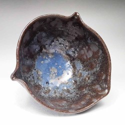 Mid-size bowl with Guan glaze, over view