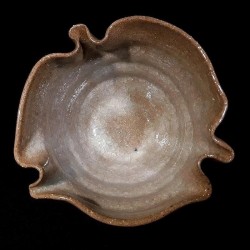 Medium-sized bowl with Guan glaze, interior view