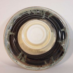 中尺寸瓷器瓷碗，下视图